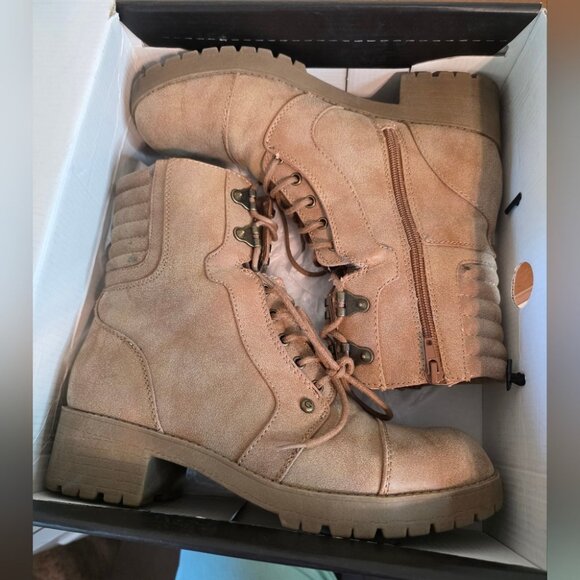 Guess GG Meara Lace-Up Distressed Combat Boots 10M Dark Natural LL - Picture 12 of 12